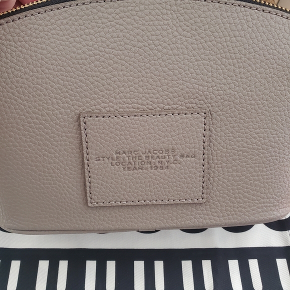 NWT Marc Jacobs Taupe Beauty Bag - Picture 3 of 5